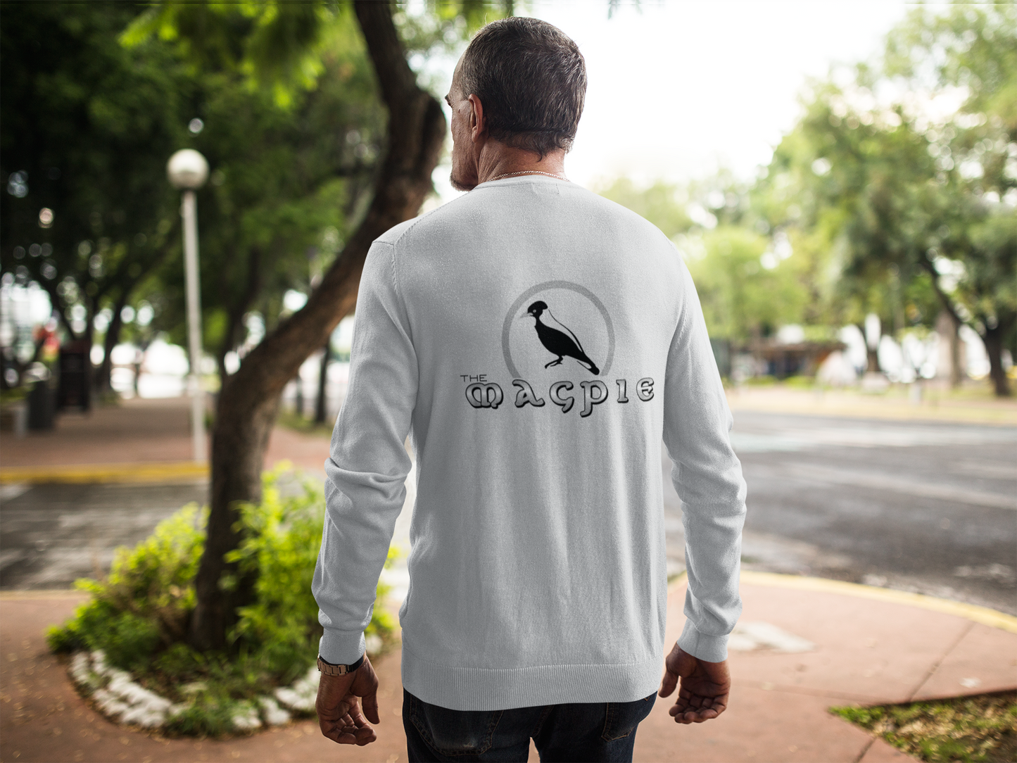 long sleeve front pocket classic logo