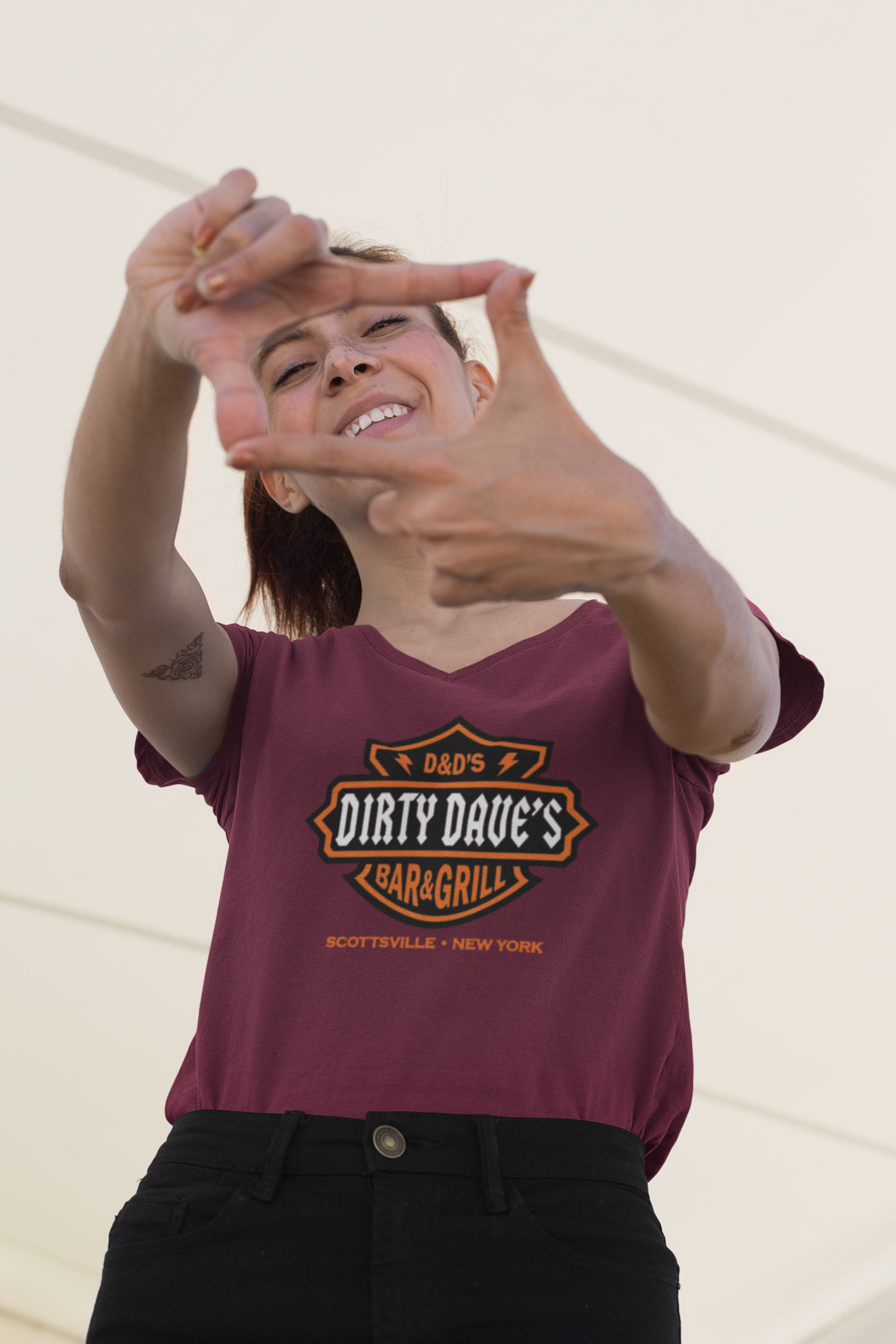 ladies short sleeve v-neck classic logo